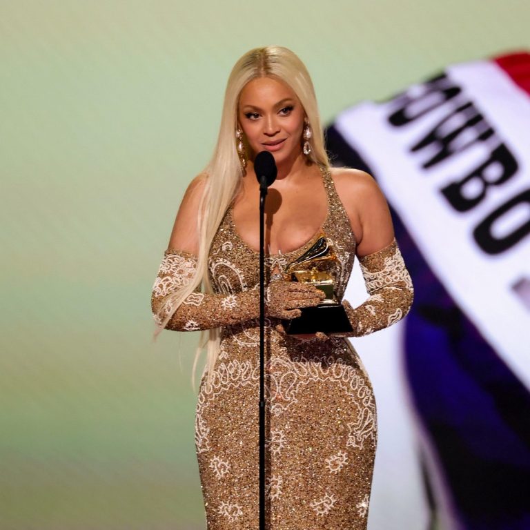 Beyonce giving a speech at the Grammy's